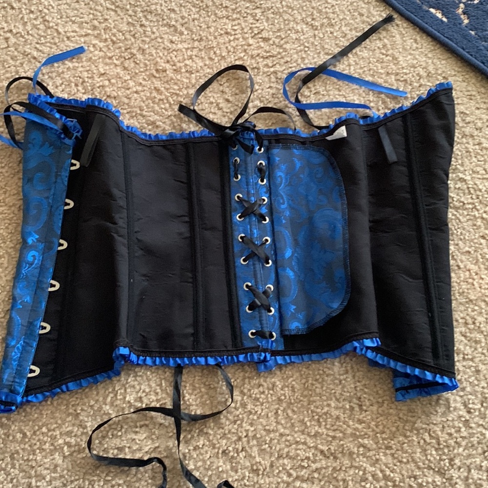 Corsets Size XL - Picture 14 of 15